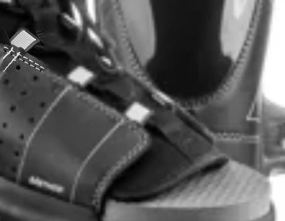 Hydroslide Politricks 140 Wakeboard with Method Hydroslide